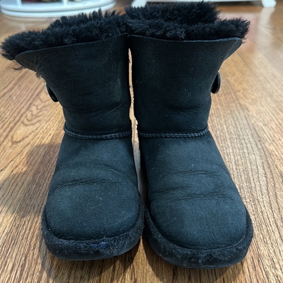 Girls Black Uggs size 13 - Picture 2 of 3